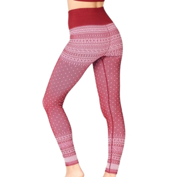 Fabletics High-Waisted Seamless Fair Isle Leggings - Medium - Picture 3 of 6